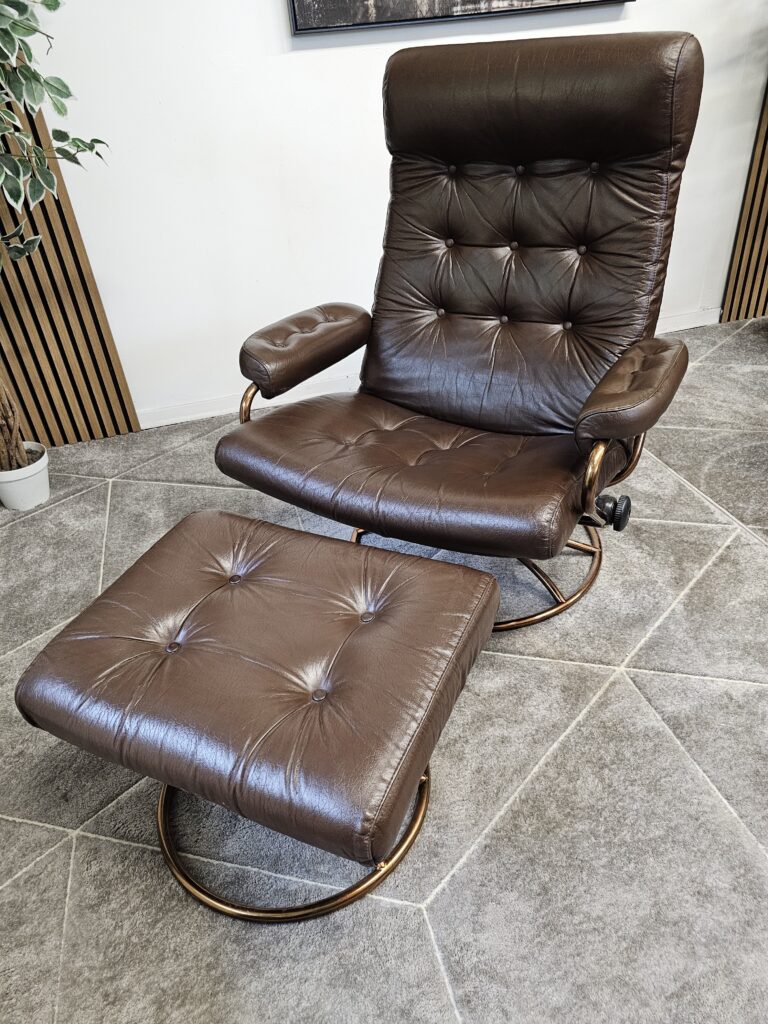 2 stk. Stressless Original 1974 lenestoler med krakk fra Ekornes