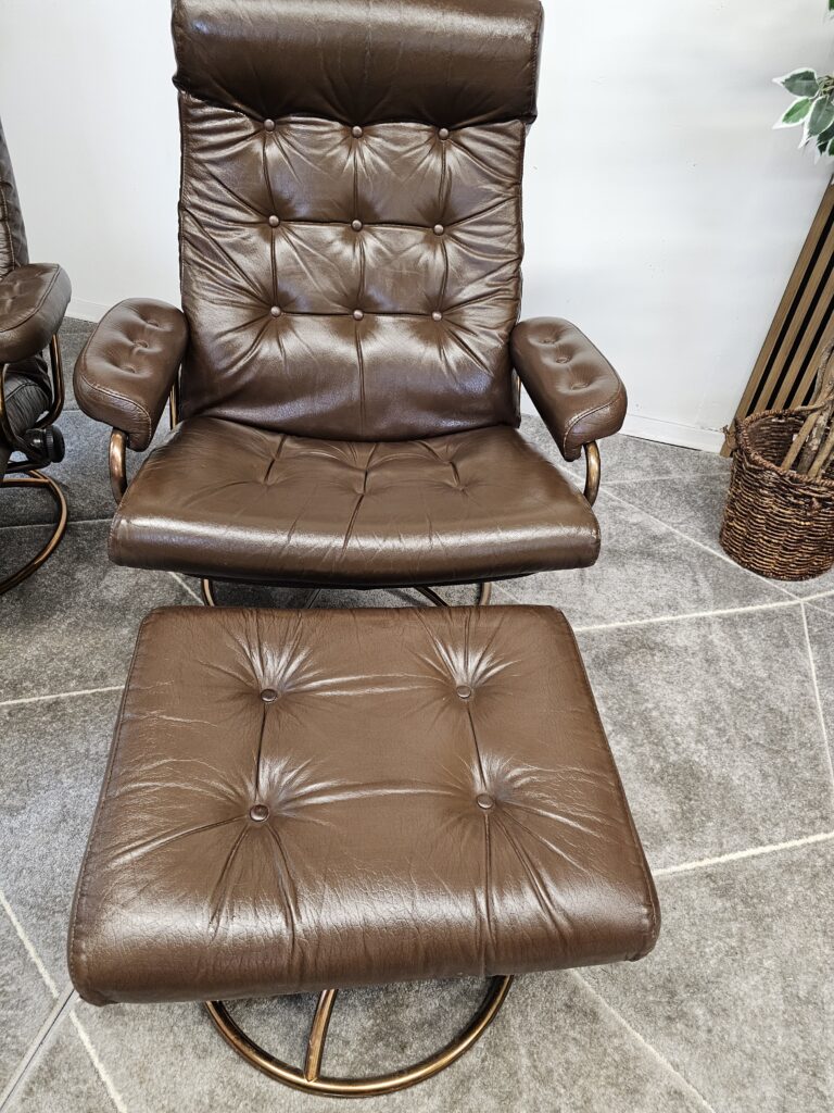 2 stk. Stressless Original 1974 lenestoler med krakk fra Ekornes