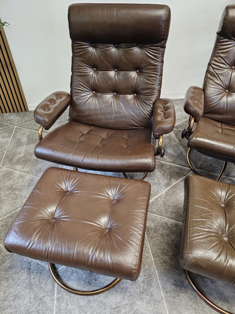 2 stk. Stressless Original 1974 lenestoler med krakk fra Ekornes