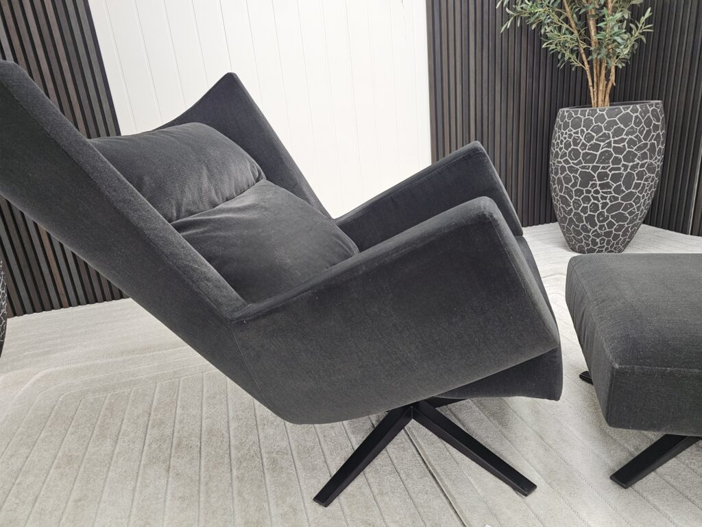 Slettvoll Echo lenestol med krakk