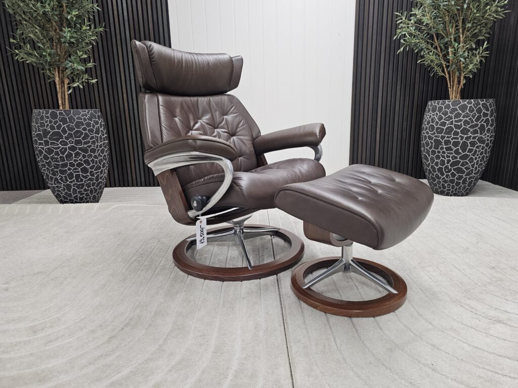 Stressless® Skyline Signature lenestol med krakk