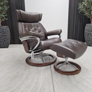 Stressless® Skyline Signature lenestol med krakk - Bilde 1