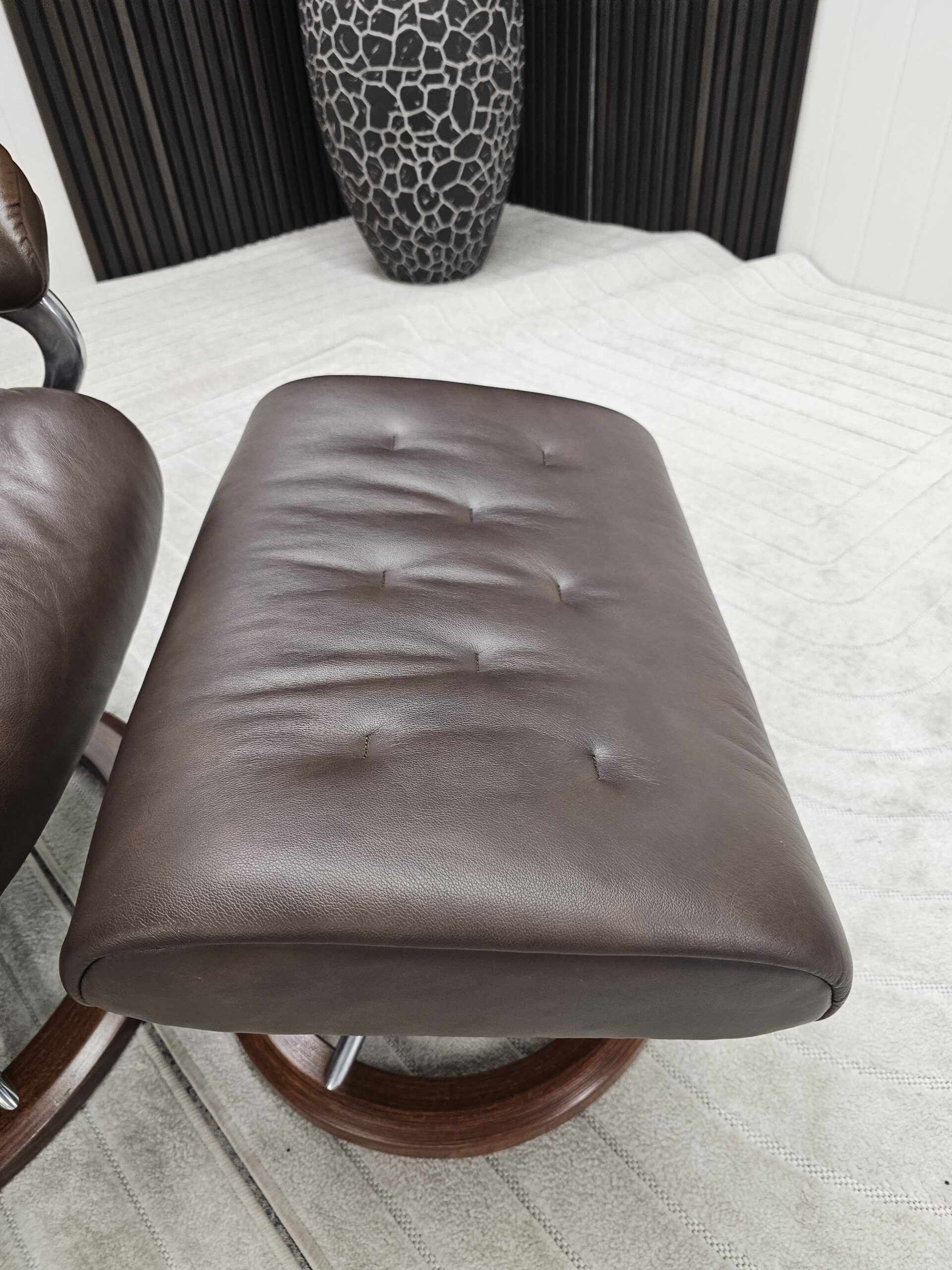 Stressless® Skyline Signature lenestol med krakk - Bilde 11