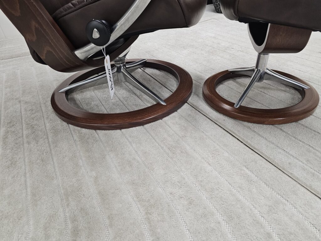 Stressless® Skyline Signature lenestol med krakk