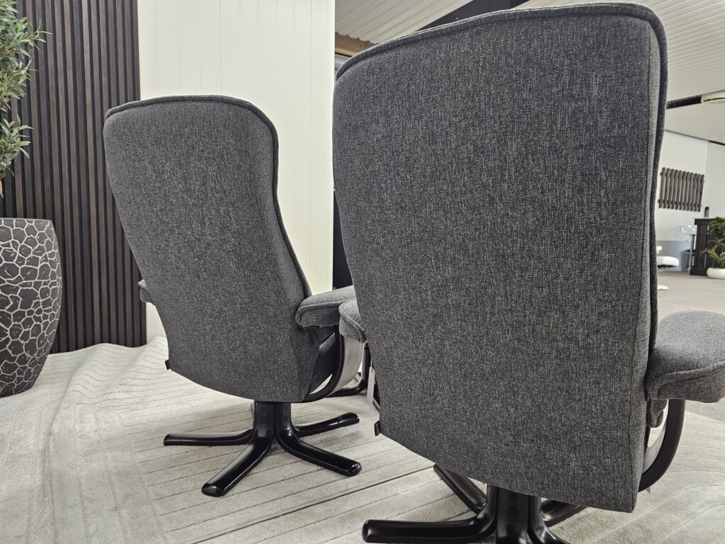 2 stk. IMG Viking lenestoler med krakker- SOLGT