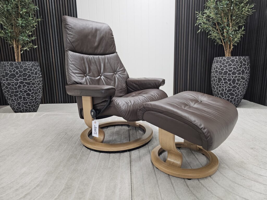 Stressless® Sky lenestol med krakk