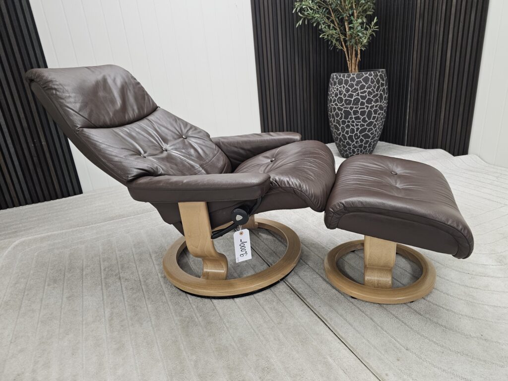 Stressless® Sky lenestol med krakk