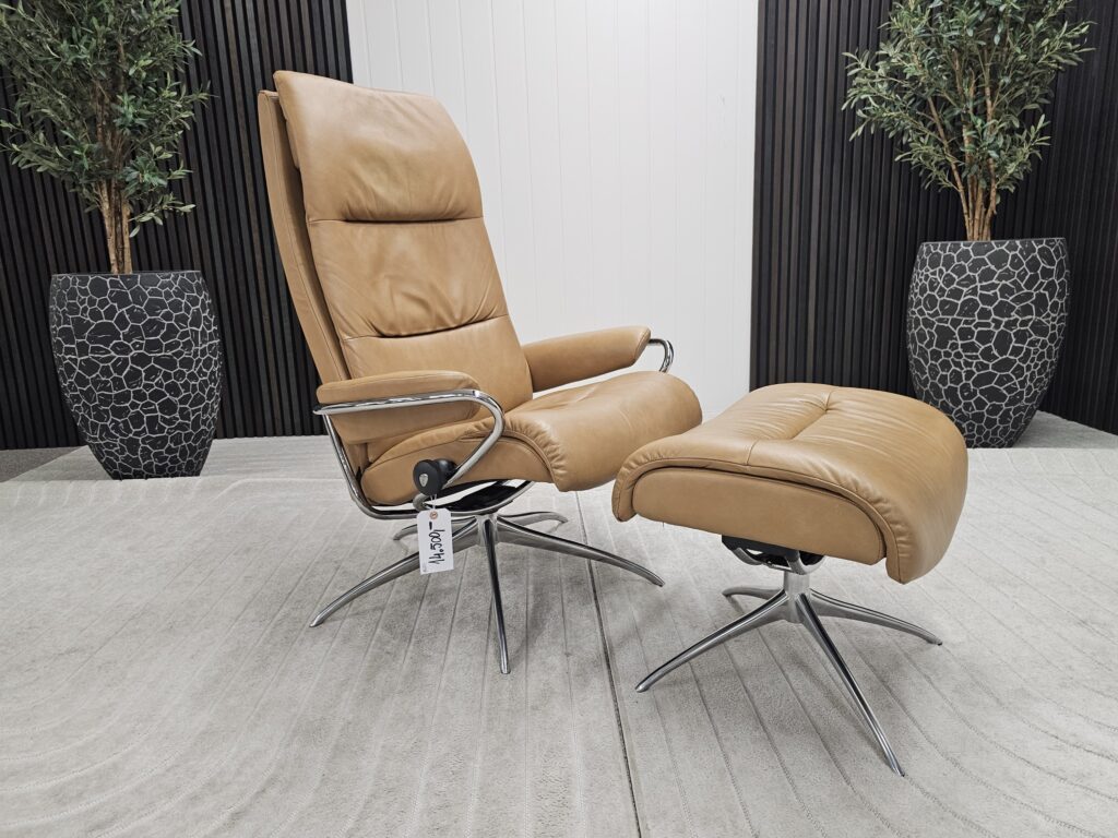 Stressless® Tokyo lenestol med høy rygg og krakk