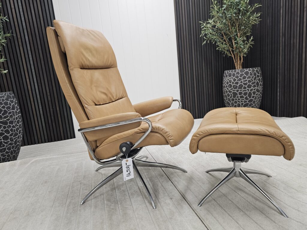 Stressless® Tokyo lenestol med høy rygg og krakk
