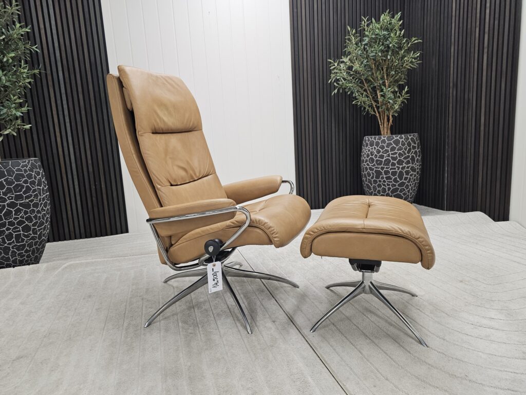 Stressless® Tokyo lenestol med høy rygg og krakk