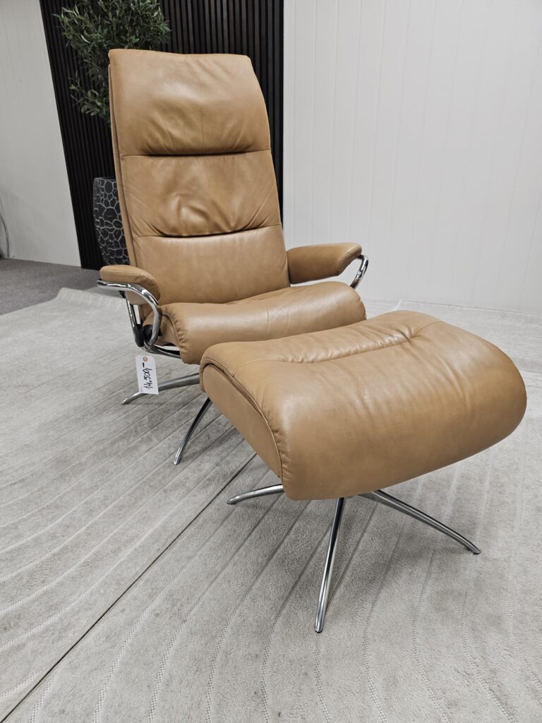 Stressless® Tokyo lenestol med høy rygg og krakk