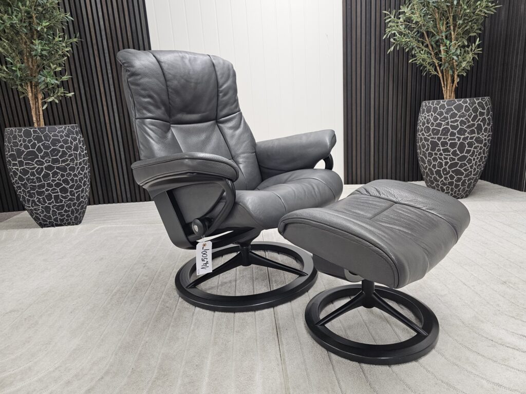 Stressless® Mayfair Signature lenestol med krakk