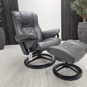 Stressless® Mayfair Signature lenestol med krakk - Bilde 1