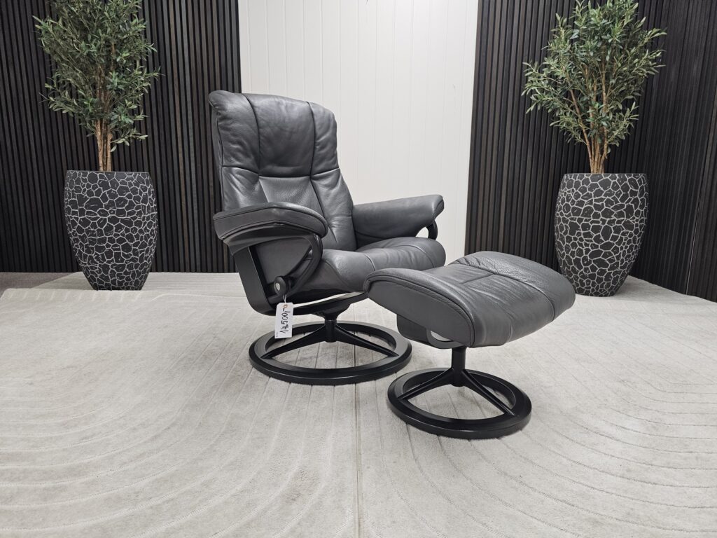 Stressless® Mayfair Signature lenestol med krakk