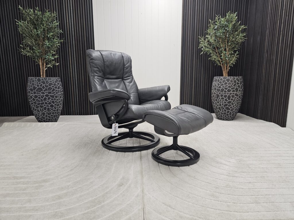 Stressless® Mayfair Signature lenestol med krakk