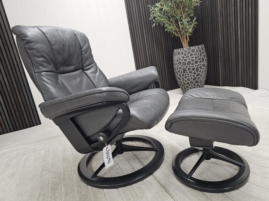 Stressless® Mayfair Signature lenestol med krakk