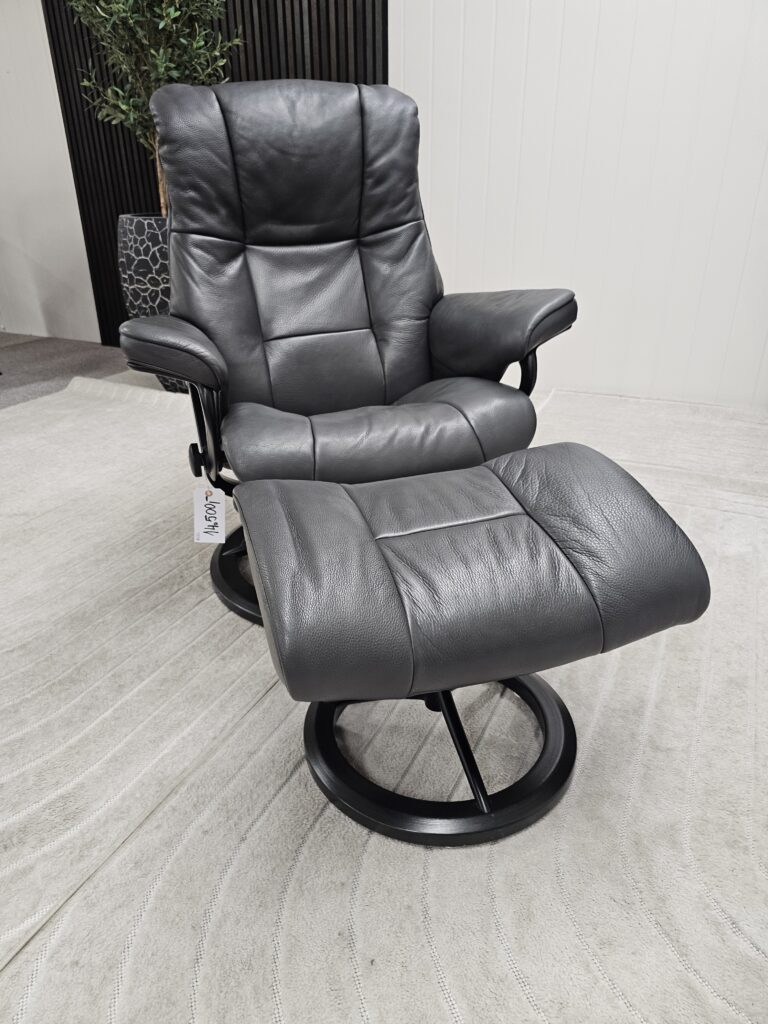 Stressless® Mayfair Signature lenestol med krakk