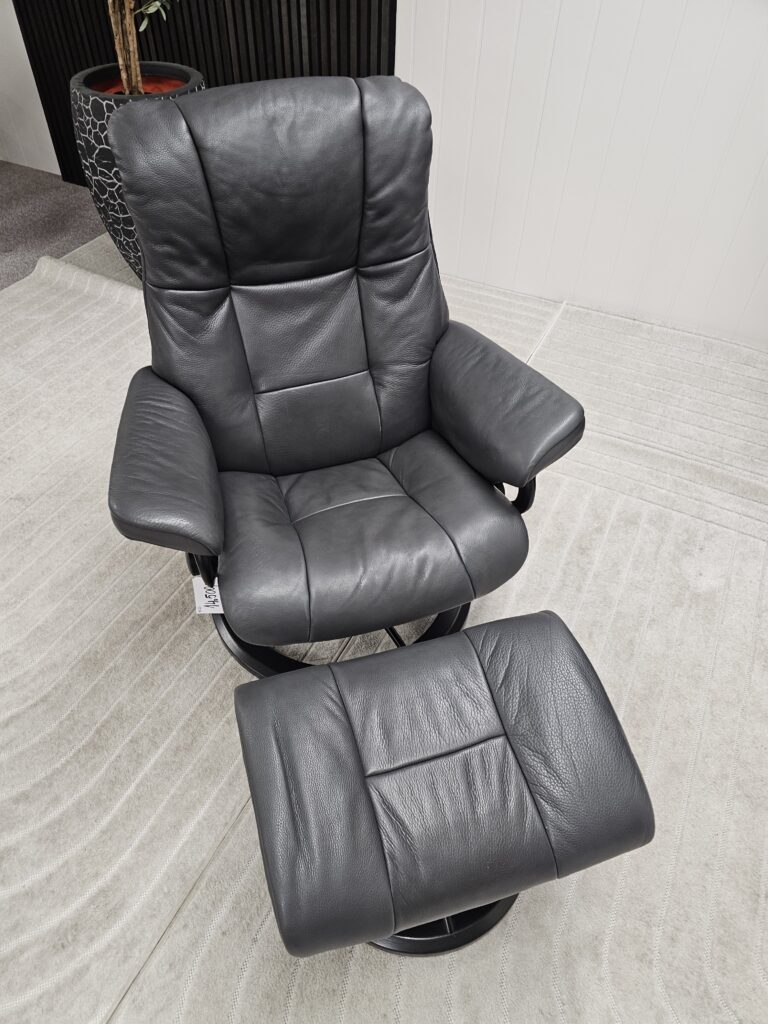Stressless® Mayfair Signature lenestol med krakk
