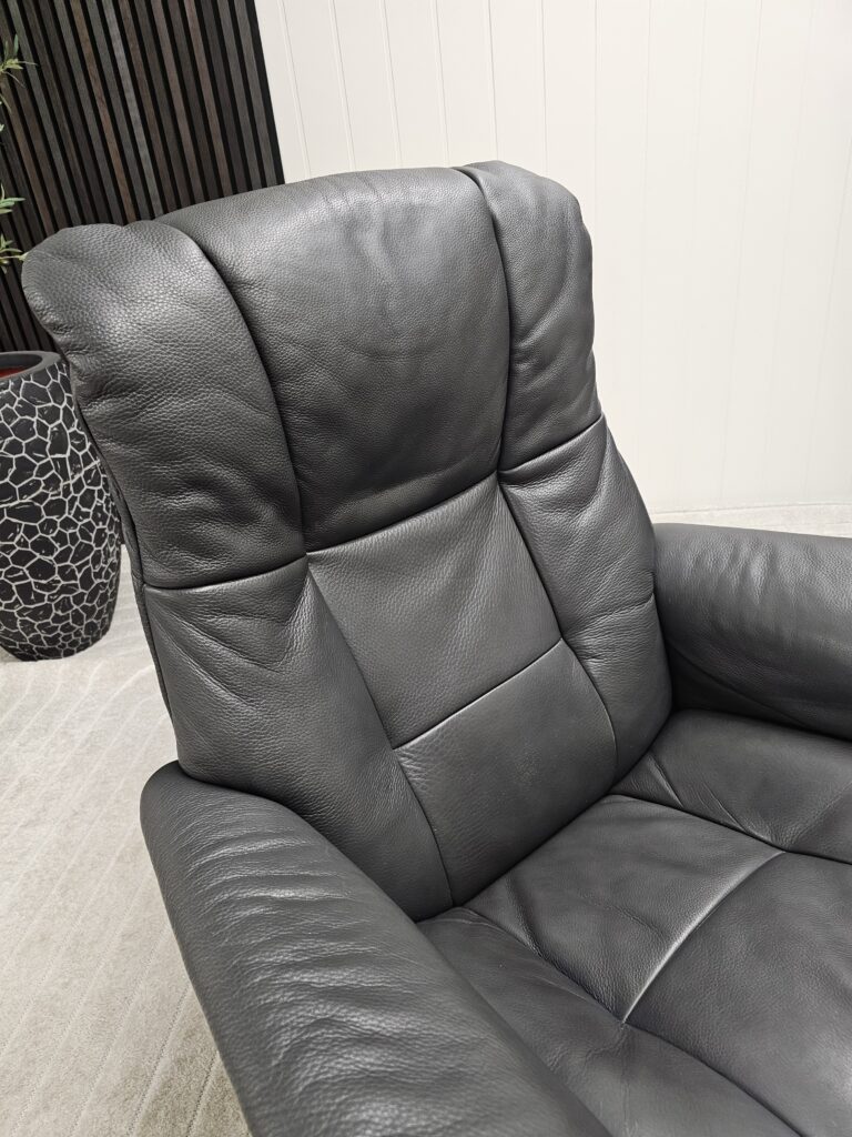 Stressless® Mayfair Signature lenestol med krakk