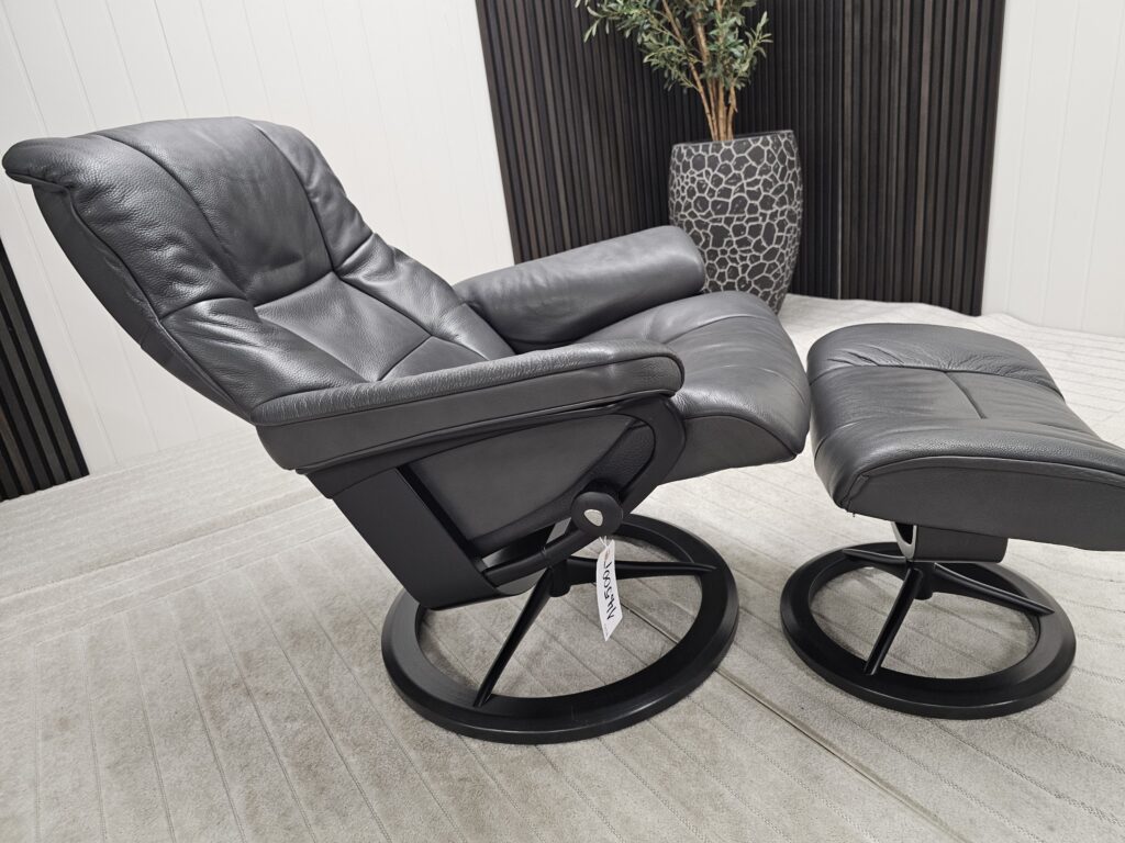 Stressless® Mayfair Signature lenestol med krakk