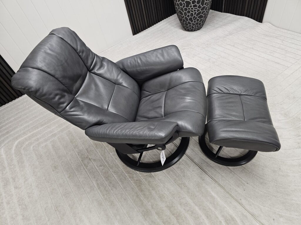 Stressless® Mayfair Signature lenestol med krakk