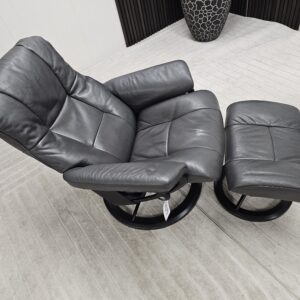 Stressless® Mayfair Signature lenestol med krakk - Bilde 3