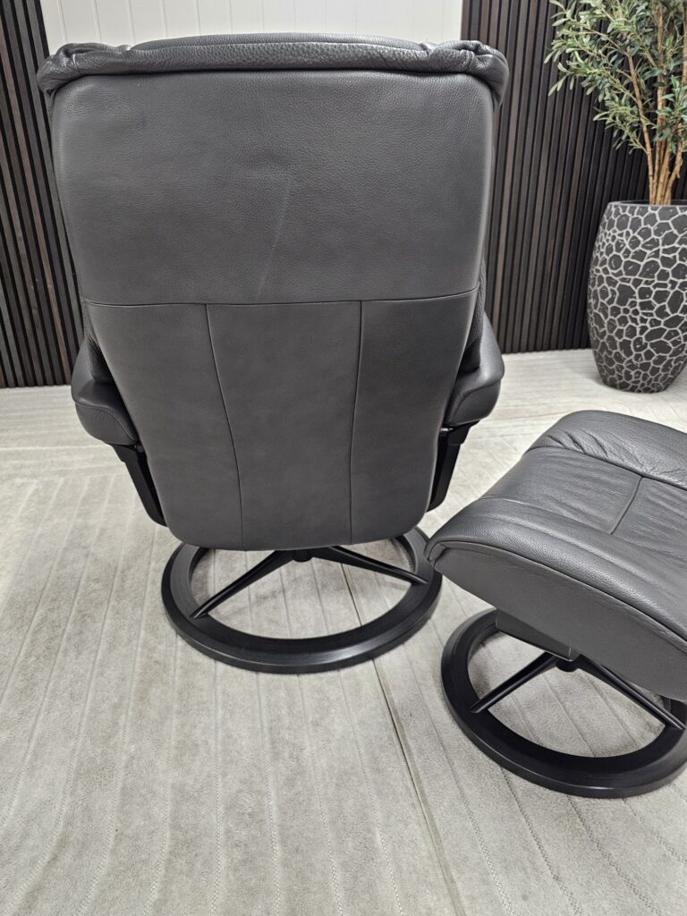 Stressless® Mayfair Signature lenestol med krakk