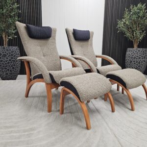 2 stk. Brunstad Delta Legend fåreskinn lenestoler med krakk - Bilde 1