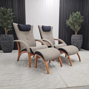 2 stk. Brunstad Delta Legend fåreskinn lenestoler med krakk - Bilde 12