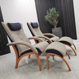 2 stk. Brunstad Delta Legend fåreskinn lenestoler med krakk - Bilde 5