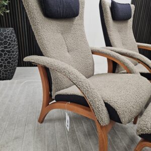 2 stk. Brunstad Delta Legend fåreskinn lenestoler med krakk - Bilde 19