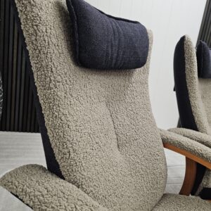 2 stk. Brunstad Delta Legend fåreskinn lenestoler med krakk - Bilde 9