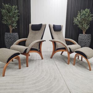 2 stk. Brunstad Delta Legend fåreskinn lenestoler med krakk - Bilde 4