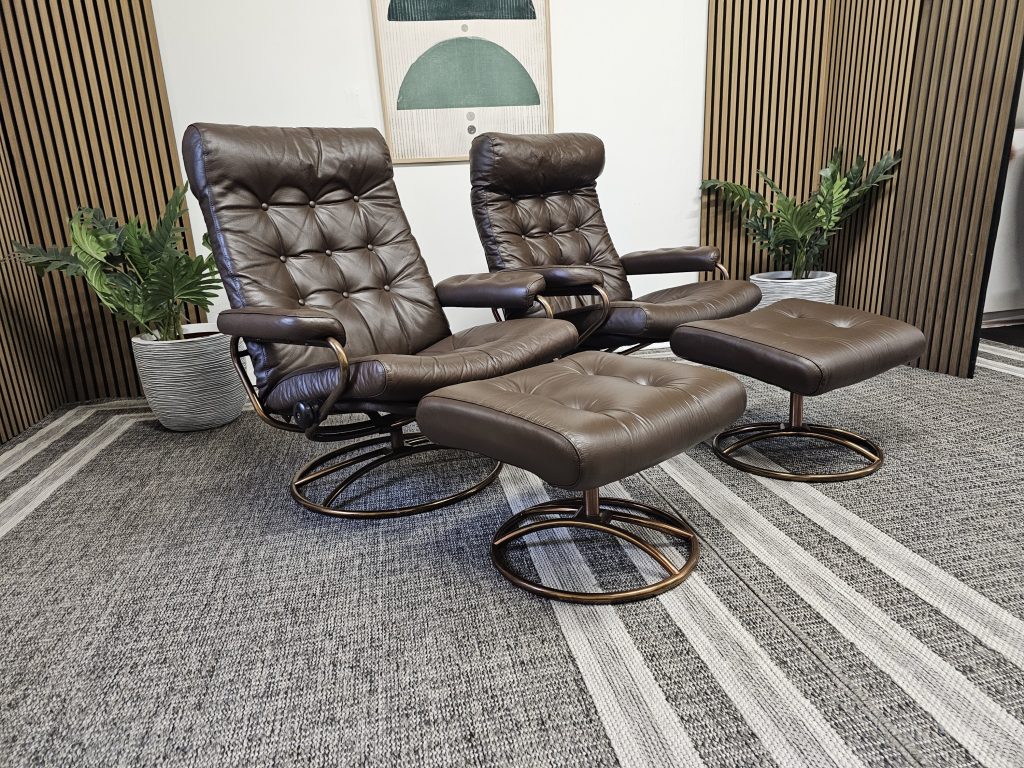 2 stk. Stressless Original 1974 lenestoler med krakk fra Ekornes