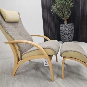 Brunstad Delta Adventure lenestol med krakk- fåreskinn - Bilde 9