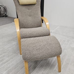 Brunstad Delta Adventure lenestol med krakk- fåreskinn - Bilde 16