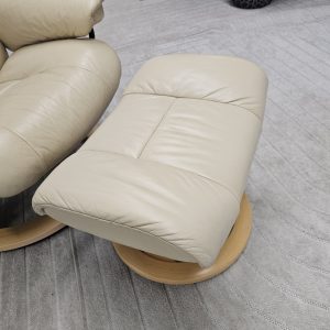 Stressless Mayfair lenestol med krakk - Bilde 16