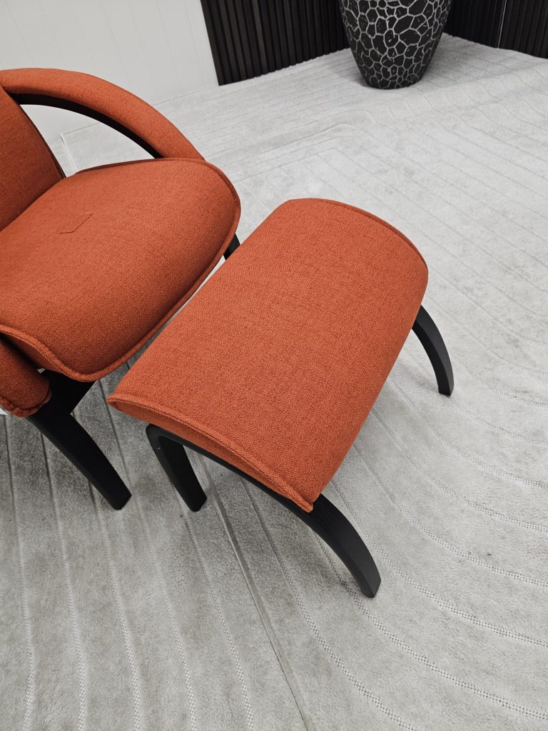 Brunstad Delta Legend lenestol med krakk