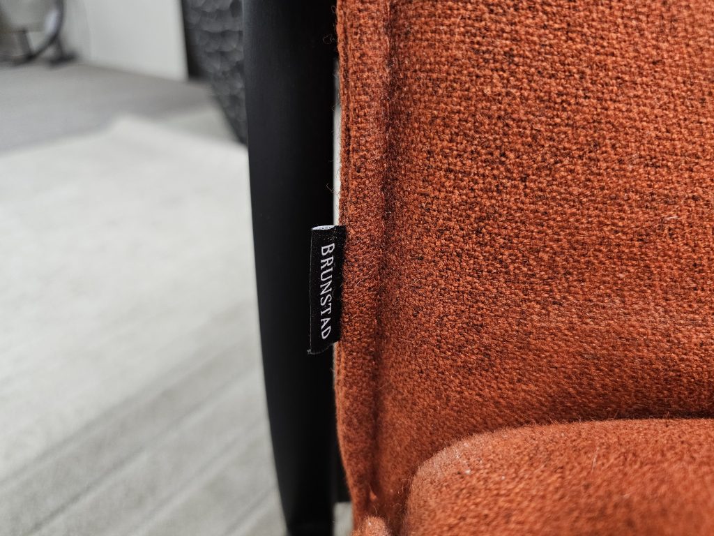 Brunstad Delta Legend lenestol med krakk