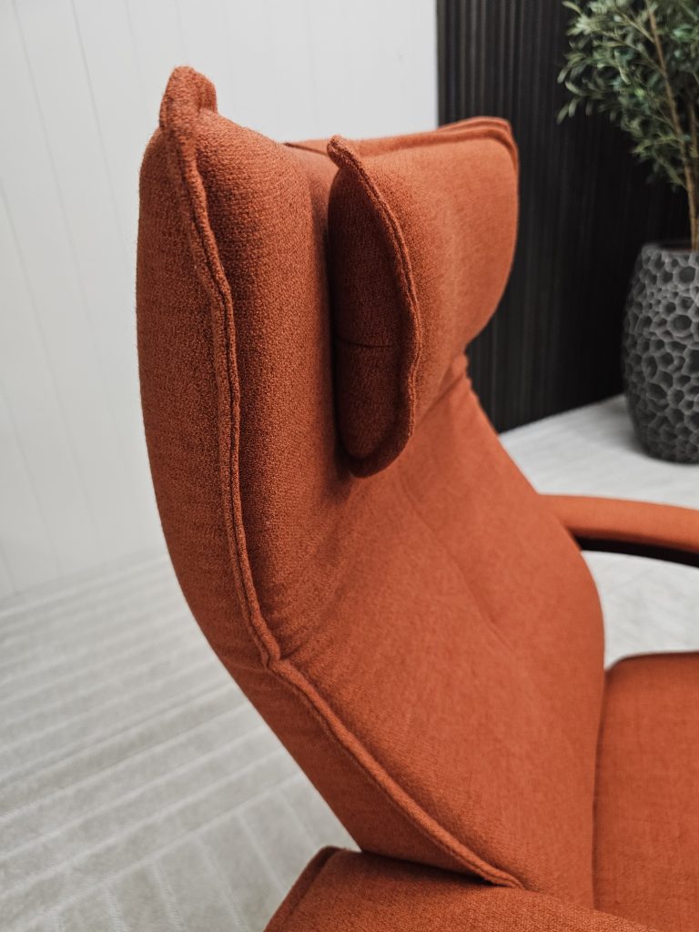Brunstad Delta Legend lenestol med krakk
