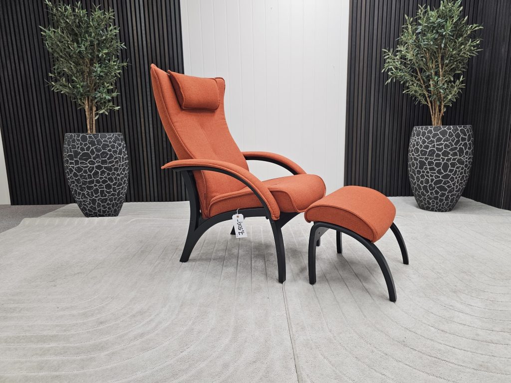 Brunstad Delta Legend lenestol med krakk