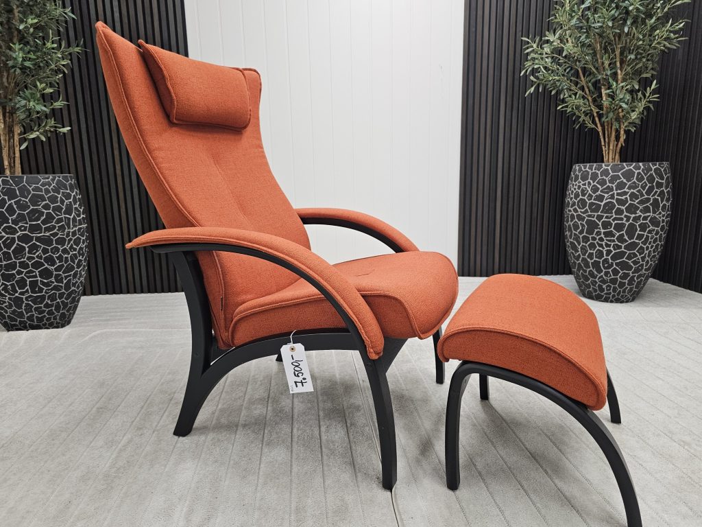 Brunstad Delta Legend lenestol med krakk
