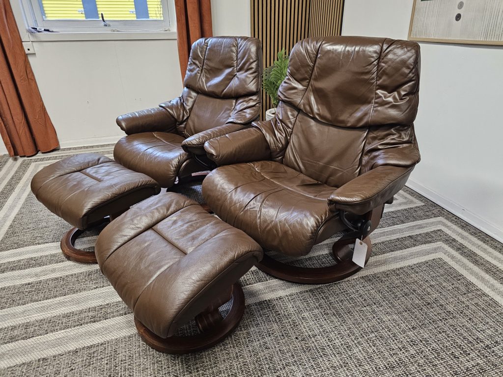 2 stk. Stressless® Reno lenestoler med krakk