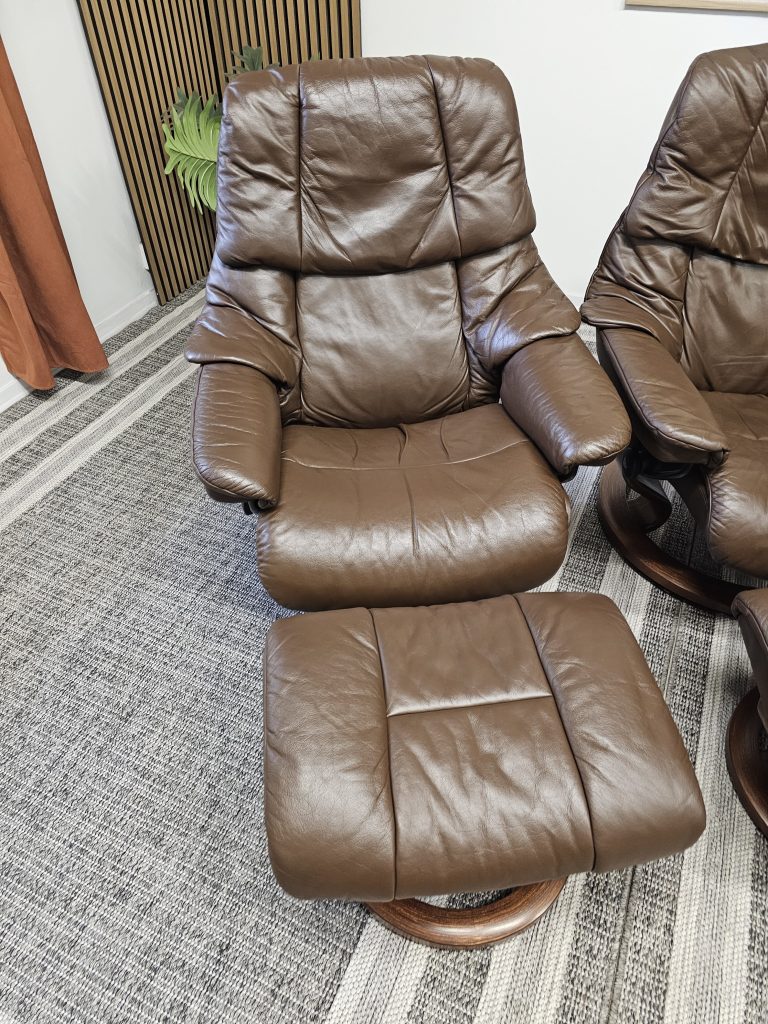 2 stk. Stressless® Reno lenestoler med krakk