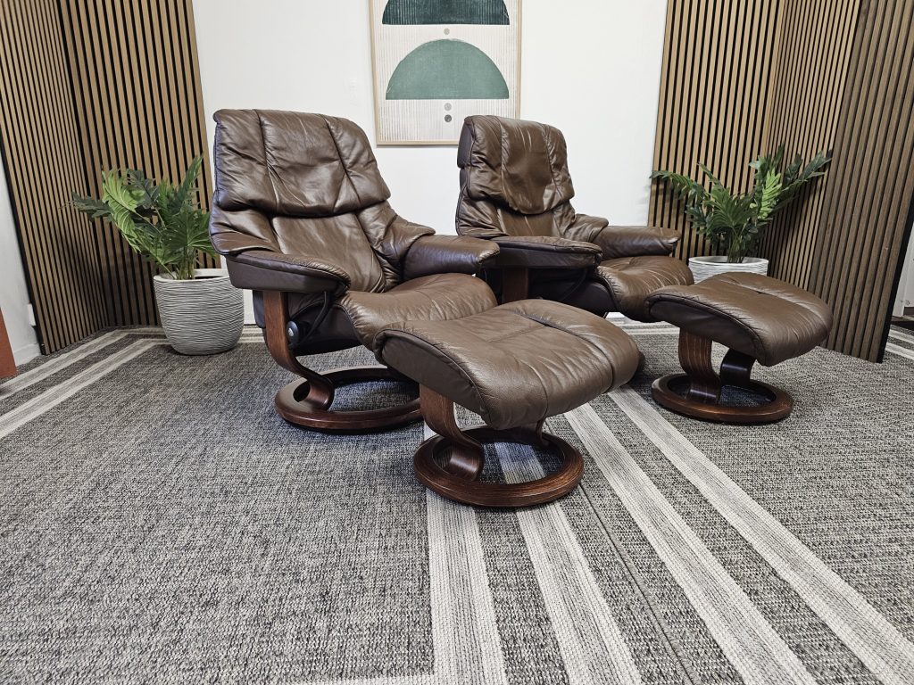 2 stk. Stressless® Reno lenestoler med krakk