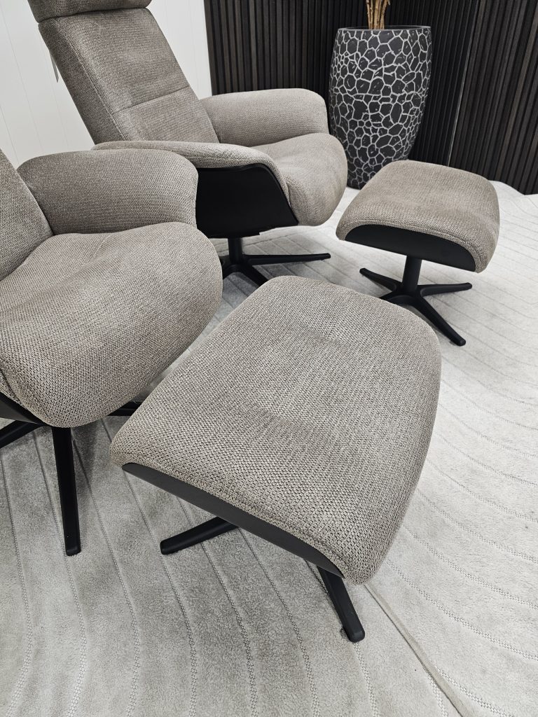 2 stk. IMG Taycan Medium lenestoler med krakk