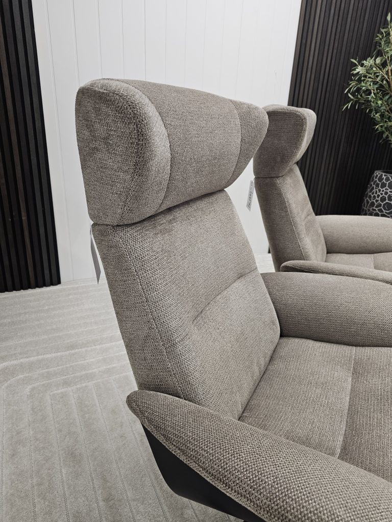 2 stk. IMG Taycan Medium lenestoler med krakk