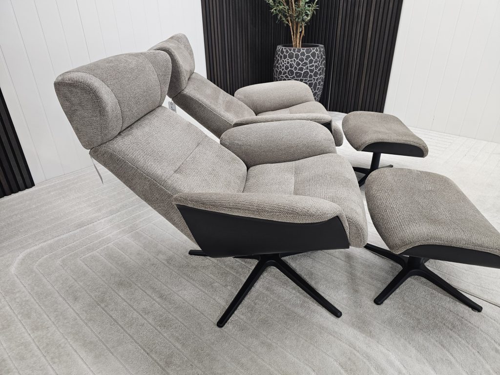 2 stk. IMG Taycan Medium lenestoler med krakk