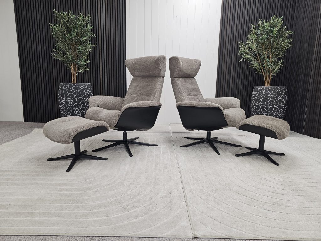2 stk. IMG Taycan Medium lenestoler med krakk