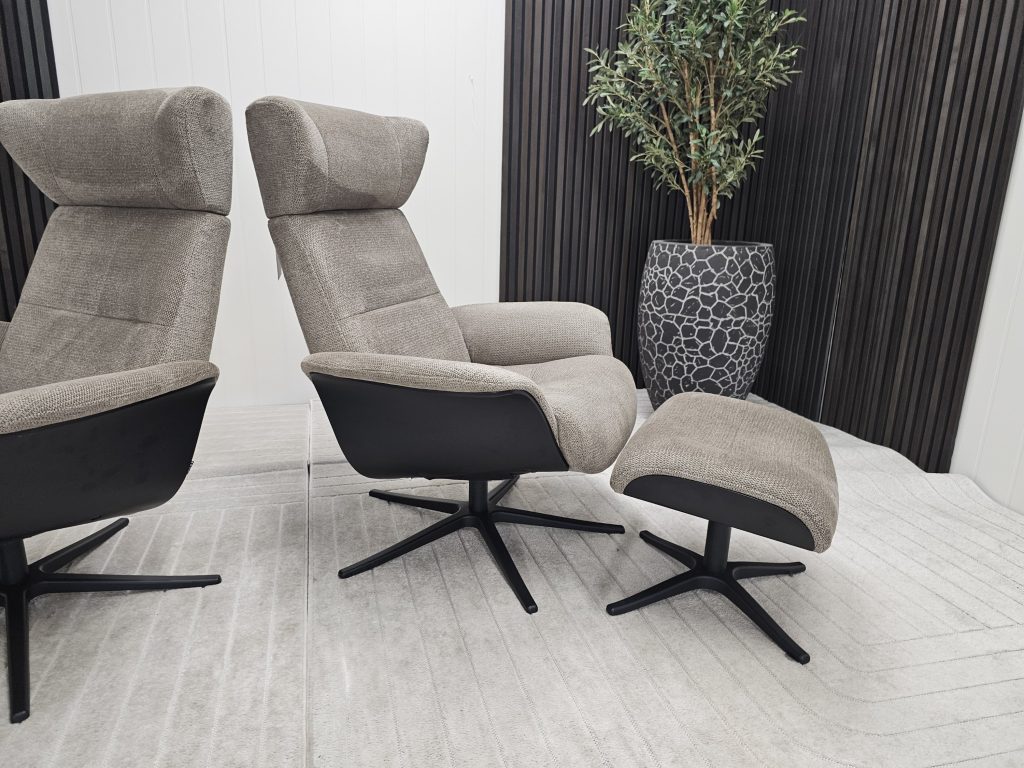 2 stk. IMG Taycan Medium lenestoler med krakk